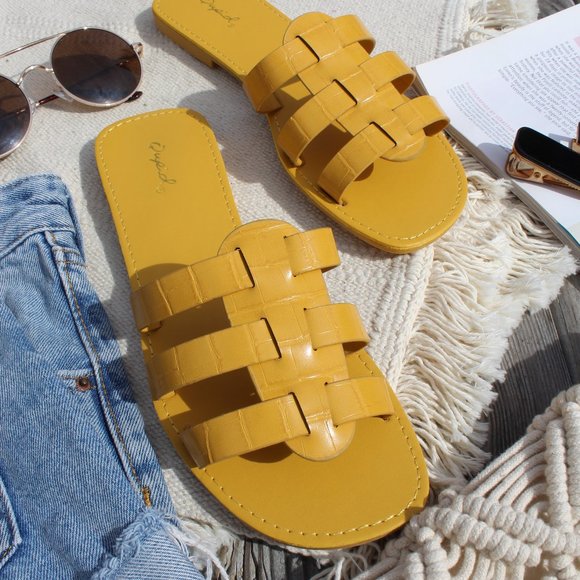 🆕️My summer Faves// Yellow croco Sandal - Picture 5 of 8
